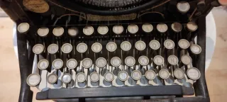 Máquina de escribir Underwood antigua