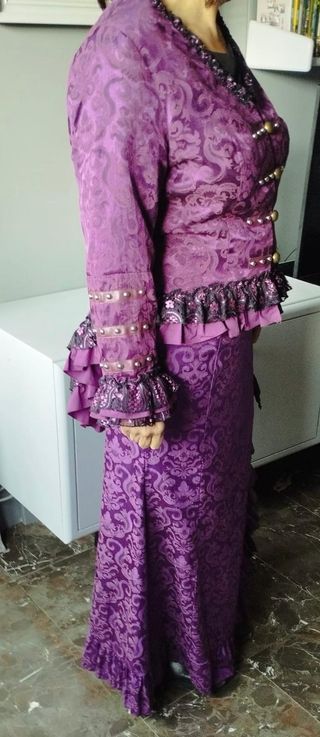 Vestido victoriano morado dos piezas