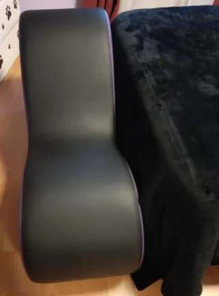 Diván Tantra Negro y Morado en perfecto estado.