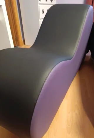 Diván Tantra Negro y Morado en perfecto estado.