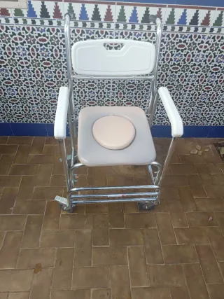 Silla de baño con ruedas y cubo, venta en mano