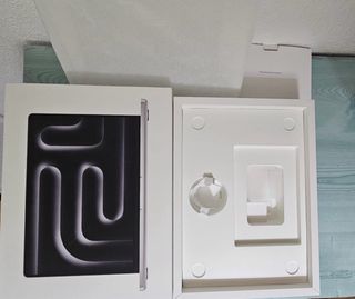 Caja Apple MacBook Pro M3
