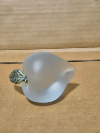 Frutas de cristal y latón decorativas