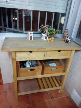Mesa de almacenaje de cocina de madera