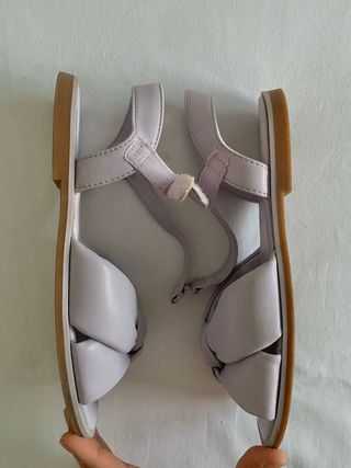 Sandalias planas lilas | Zara