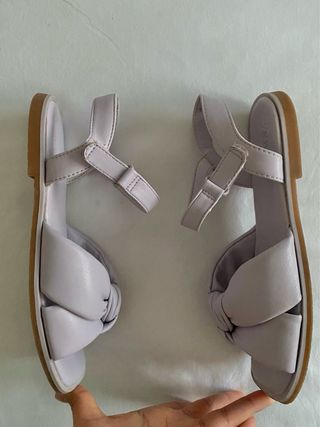 Sandalias planas lilas | Zara