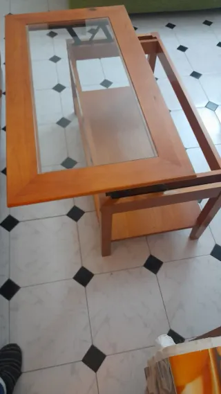 Mesa de centro de madera y cristal