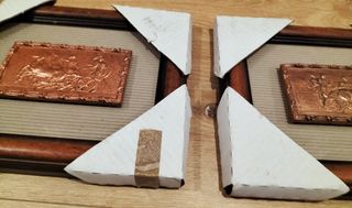 Cuadro relieve madera estilo clásico