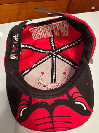 Gorra Adidas Bulls Roja y Blanca niño