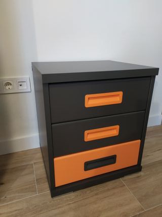 Mesilla de noche y sinfonier gris y naranja