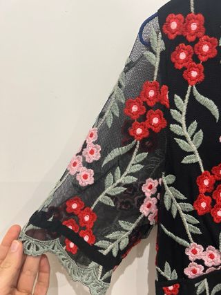 Vestido Naf Naf bordado flores