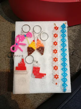 Llaveros y Pulseras Hechas a Mano