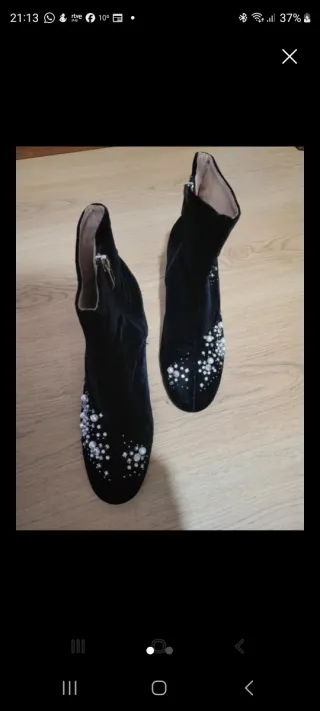 BOTINES NEGROS CON PEDRERIA