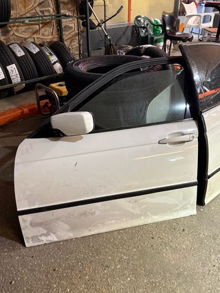 Puertas delanteras y traseras coche