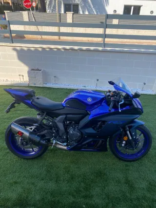 Moto Deportiva Azul Yamaha