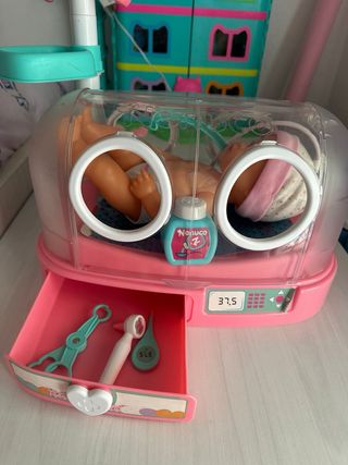 Juguete Nenuco incubadora con Accesorios