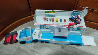 Camión patrulla canina