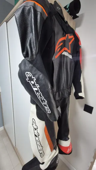 Mono Alpinestars 2 piezas GP Force.