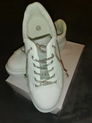 Deportivas blancas cordones brillantes talla 37