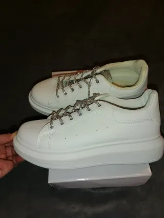 Deportivas blancas cordones brillantes talla 37