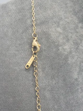 Colgante cruz con cadena