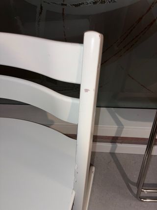 Trona blanca de madera