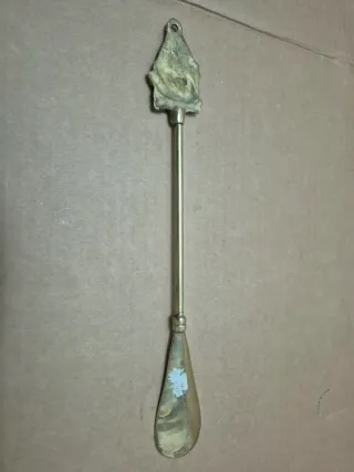 Calzador de latón con cisne