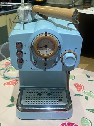 Cafetera azul estilo retro