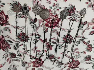 Set di collane e bracciale