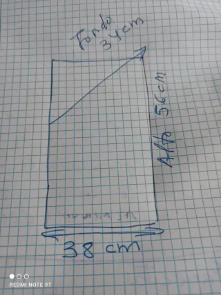 Cesta de ropa gris de plástico