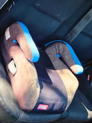 Silla de coche para bebé azul y marrón