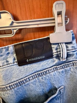 Vaqueros Stradivarius rotos talla 40