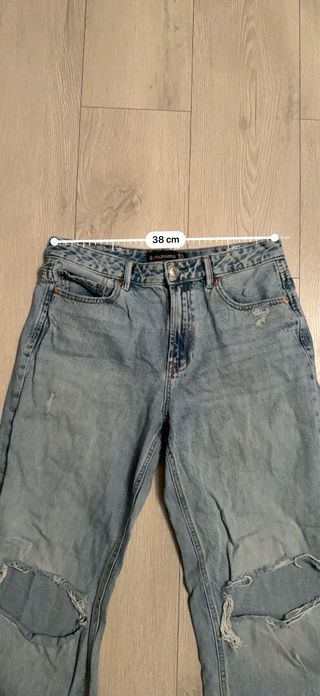 Vaqueros Stradivarius rotos talla 40