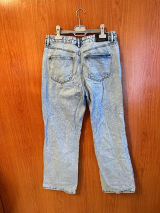 Vaqueros Stradivarius rotos talla 40