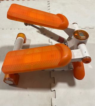 Mini stepper naranja y blanco