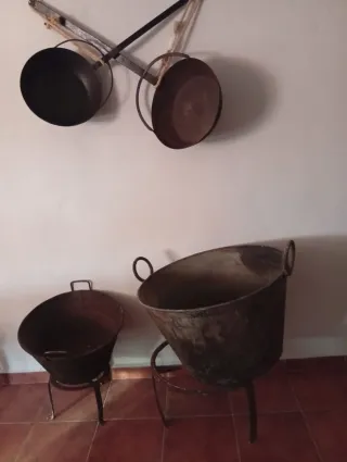 Calderas y soporte sartenes