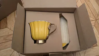 Taza y plato Salvador Bachiller amarillo