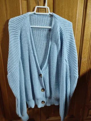 Cárdigan azul claro tejido
