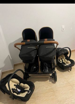 Carrito gemelar negro con 2 sillas coche