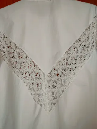 Camisa blanca con encaje