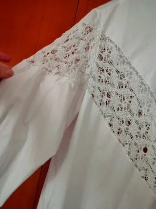 Camisa blanca con encaje