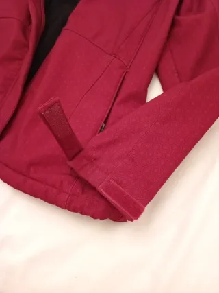 Cazadora deportiva mujer color granate claro