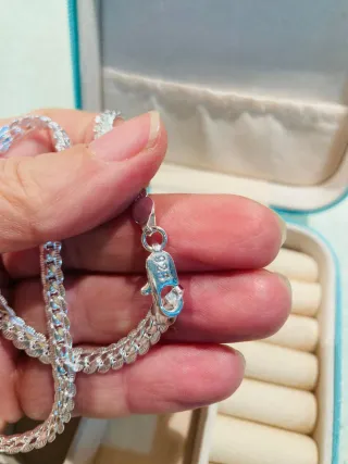 Cadena de plata y joyero