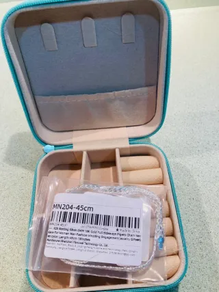 Cadena de plata y joyero