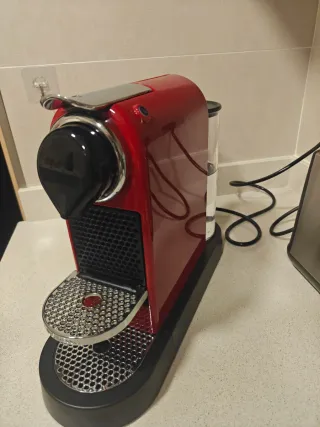 Nespresso Citiz Roja + Caja