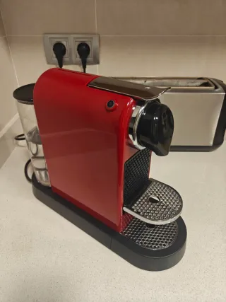 Nespresso Citiz Roja + Caja