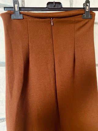 Falda tubo midi marrón