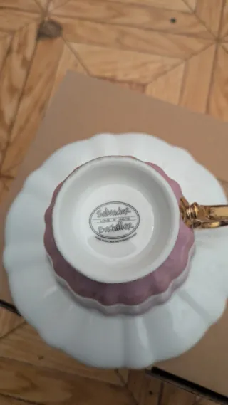 Taza y plato Salvador Bachiller lila