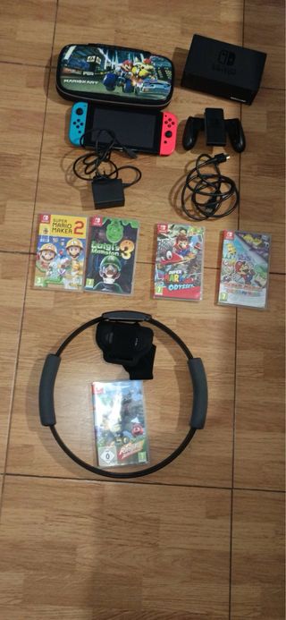 Nintendo Switch, con juegos varios.
