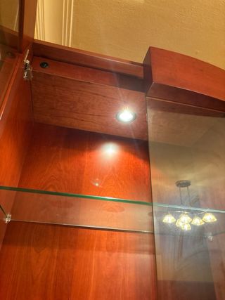 Mueble de salón madera y cristal